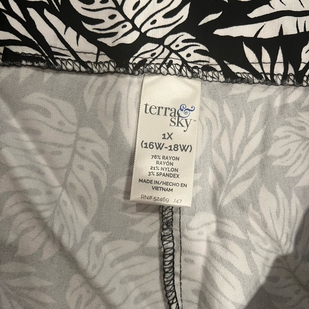 Terra and Sky Shorts - Picture 2 of 3